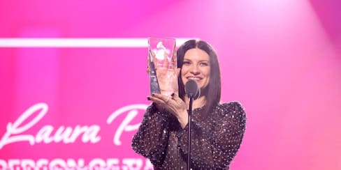 Video: el emotivo homenaje a Laura Pausini en los Latin Grammy 2023