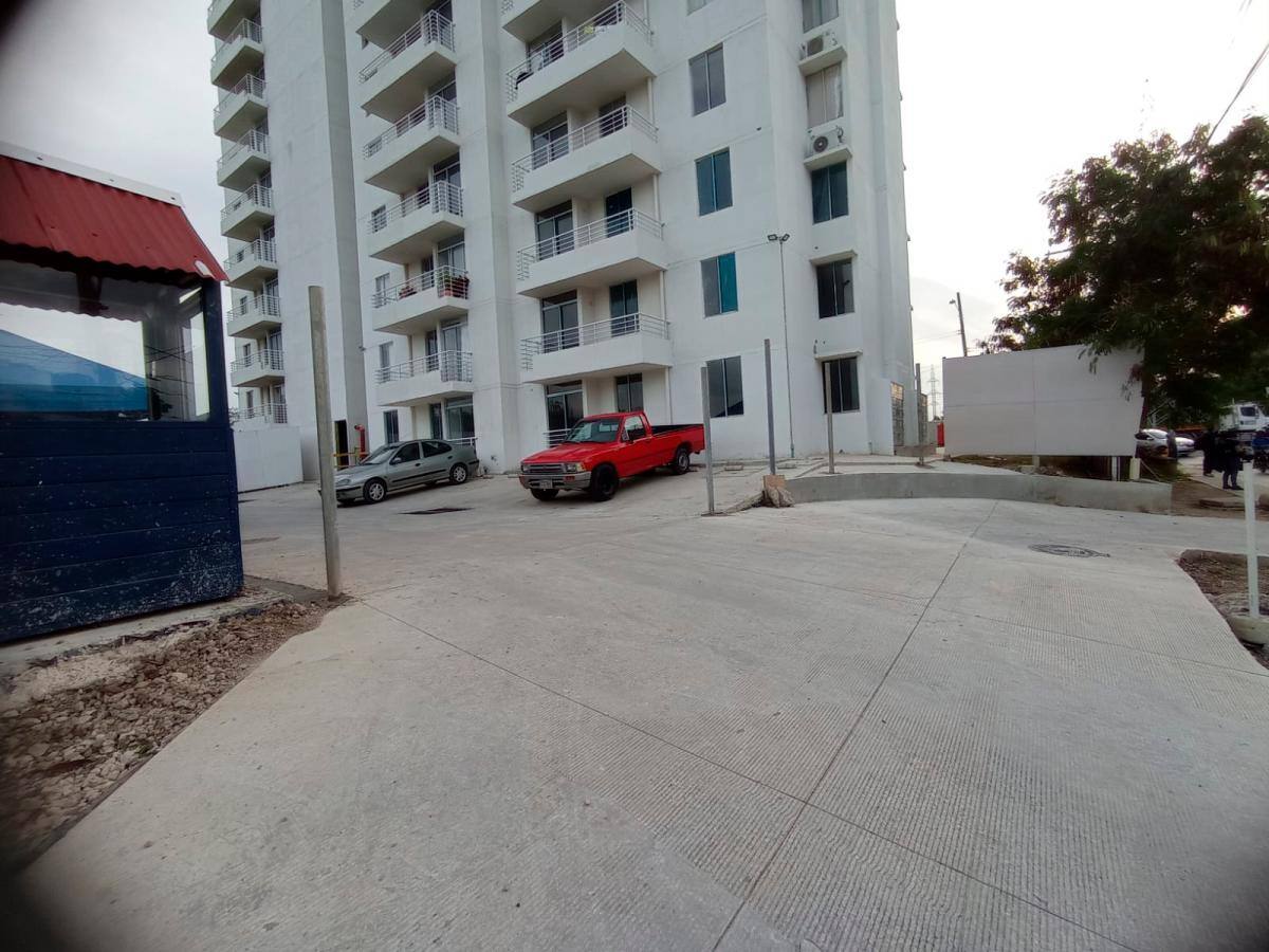 La manifestación se hizo en la entrada de la torre 1, que se encuentra sin cerramiento ni seguridad hace cinco meses.