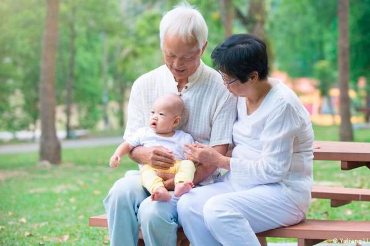 “Contratan” a bebés para animar a los ancianos en un asilo