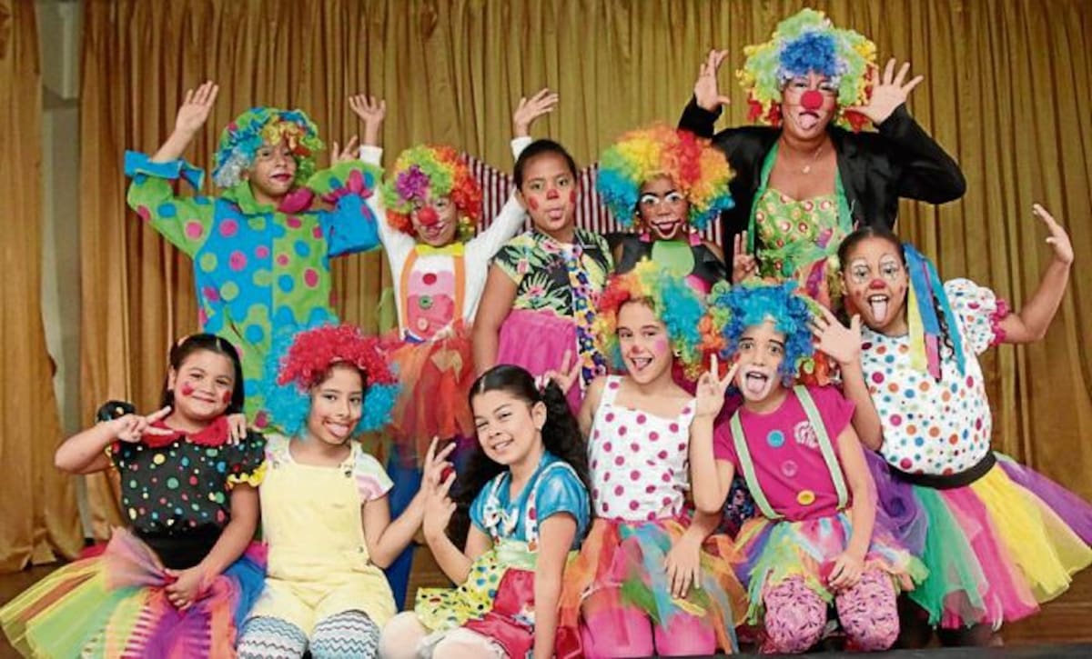 de pie: Greysy Porto, Daniela Torres, Shirly Gutiérrez, Lauren Cuartas y Martha Milanés; inclinadas: Keychanely Gallego, Daniela Paternina, Isabella Valenzuela, Alison Torres, Cristal Conrado y Valery Álvarez. CORTESÍA
