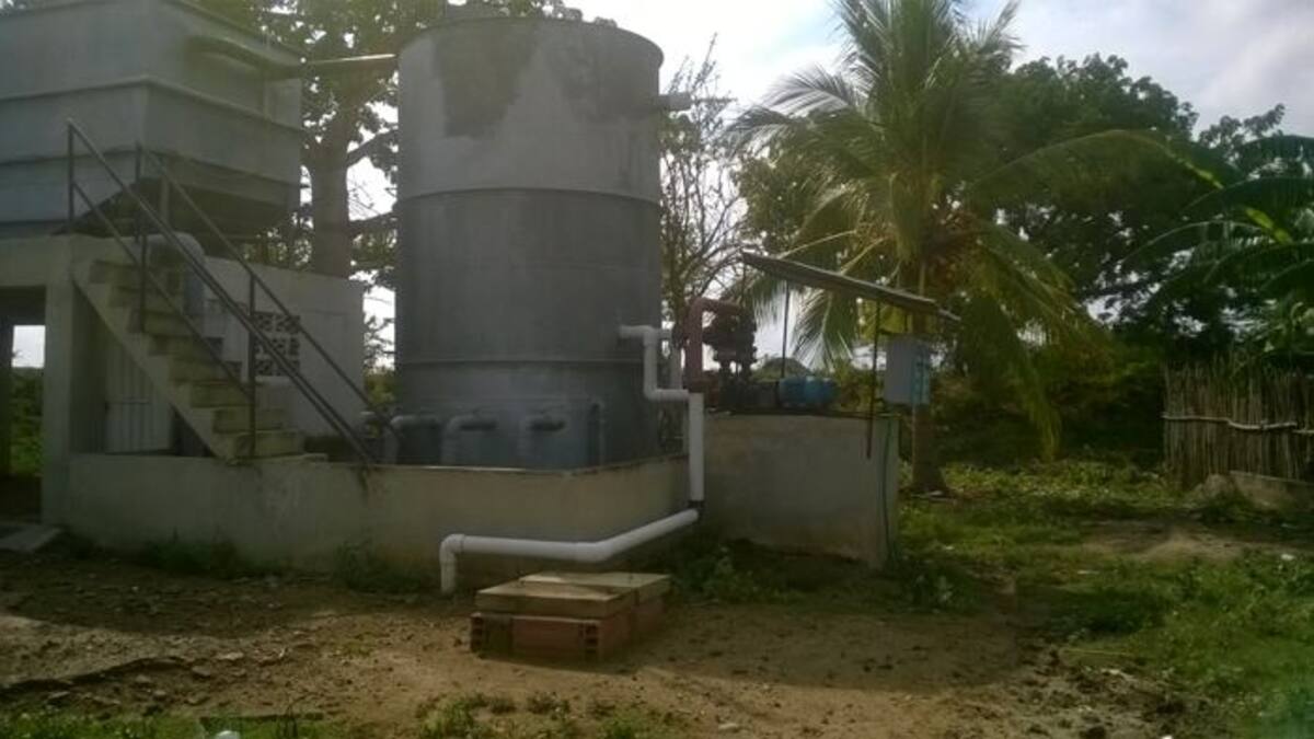 Las obras para poner en operación la planta de tratamiento para suministrar el agua potable a los corregimientos El Yucal y Barrancavieja, en Calamar, se encuentran paralizadas por lo que la comunidad pide una intervención. Cortesía