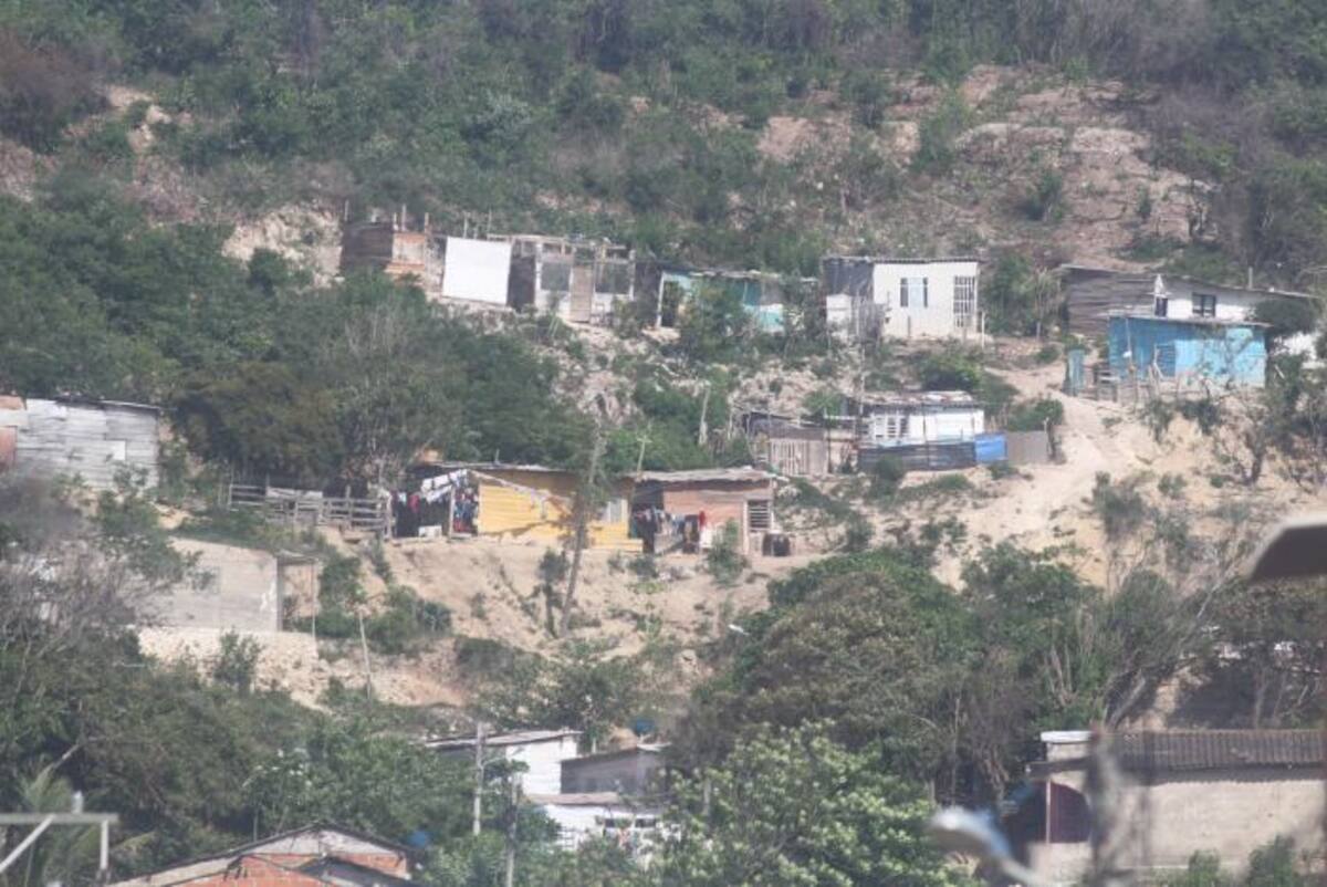 En épocas invernales se han registrado peligrosos deslizamientos en las faldas de La Popa y sectores poblados. Una iniciativa busca generar consenso en torno al cerro para convertirlo en un corredor turístico Archivo