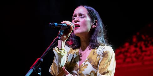Julieta Venegas salta de la música a la literatura con su primer libro