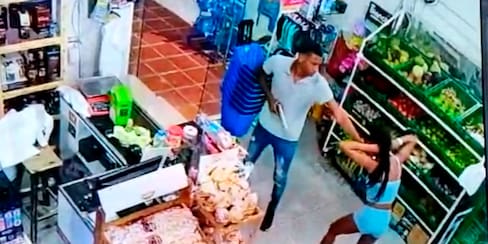 Video: con revólver, hombre atracó a dos personas en el Anillo Vial
