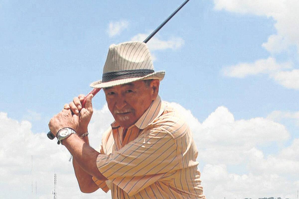 El popular ‘Chaqueta’, el papá de los caddies en Cartagena