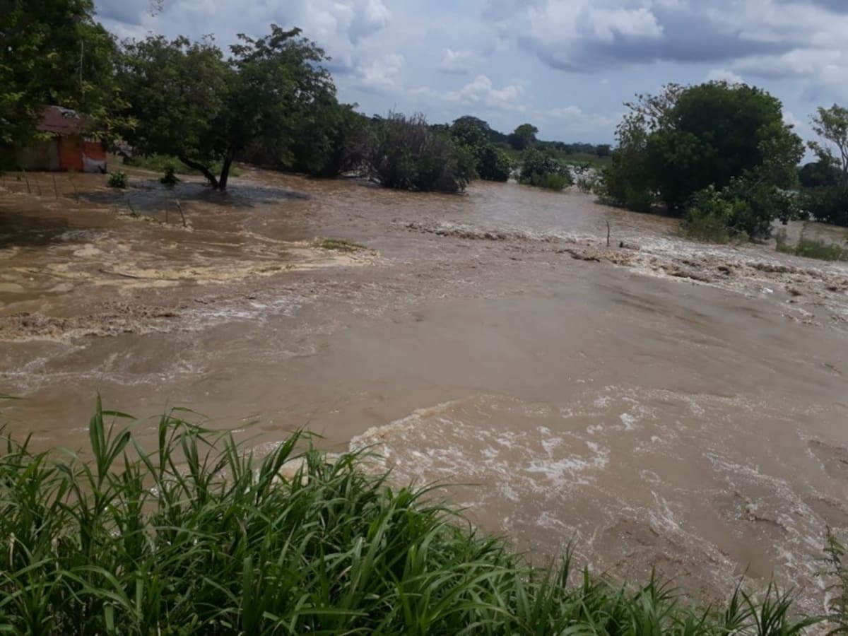 La ruptura del cause del río Cauca, según los moradores de los sectores afectados, tiene más de 10 metros de ancho. Cortesía Agencia Makondo.