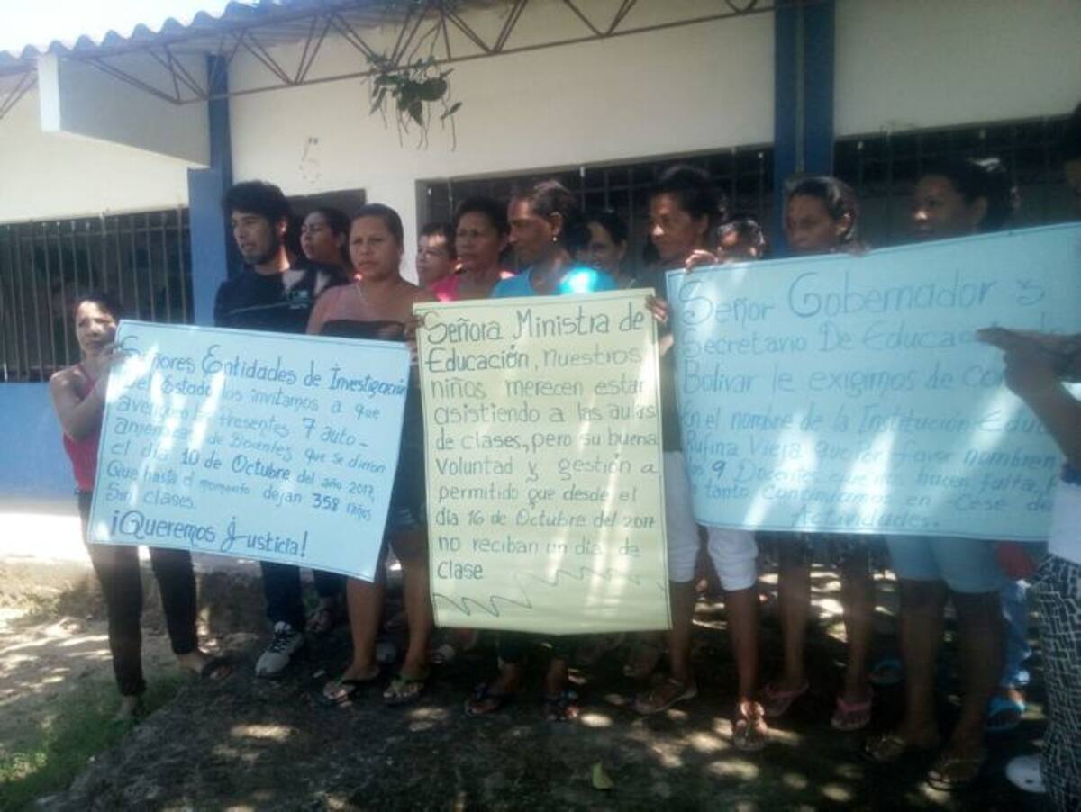 Padres de familia del corregimiento Rufina Vieja, jurisdicción del municipio de Pinillos en el sur de Bolívar, decidieron entrar en paro hasta que lleguen los nuevos docentes que hacen falta para continuar con el año escolar. Cortesía