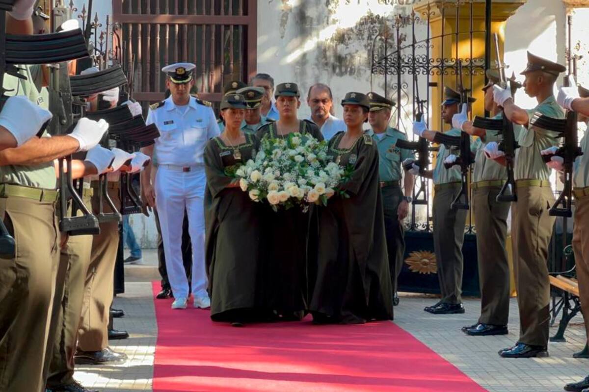 Con ofrenda floral y una misa se celebran los 132 años de la Policía