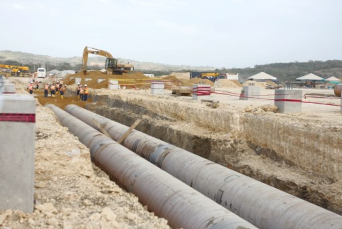Pilotaje e instalación de tuberías se hacen por estos días en Reficar. OSCAR DÍAZ / EL UNIVERSAL