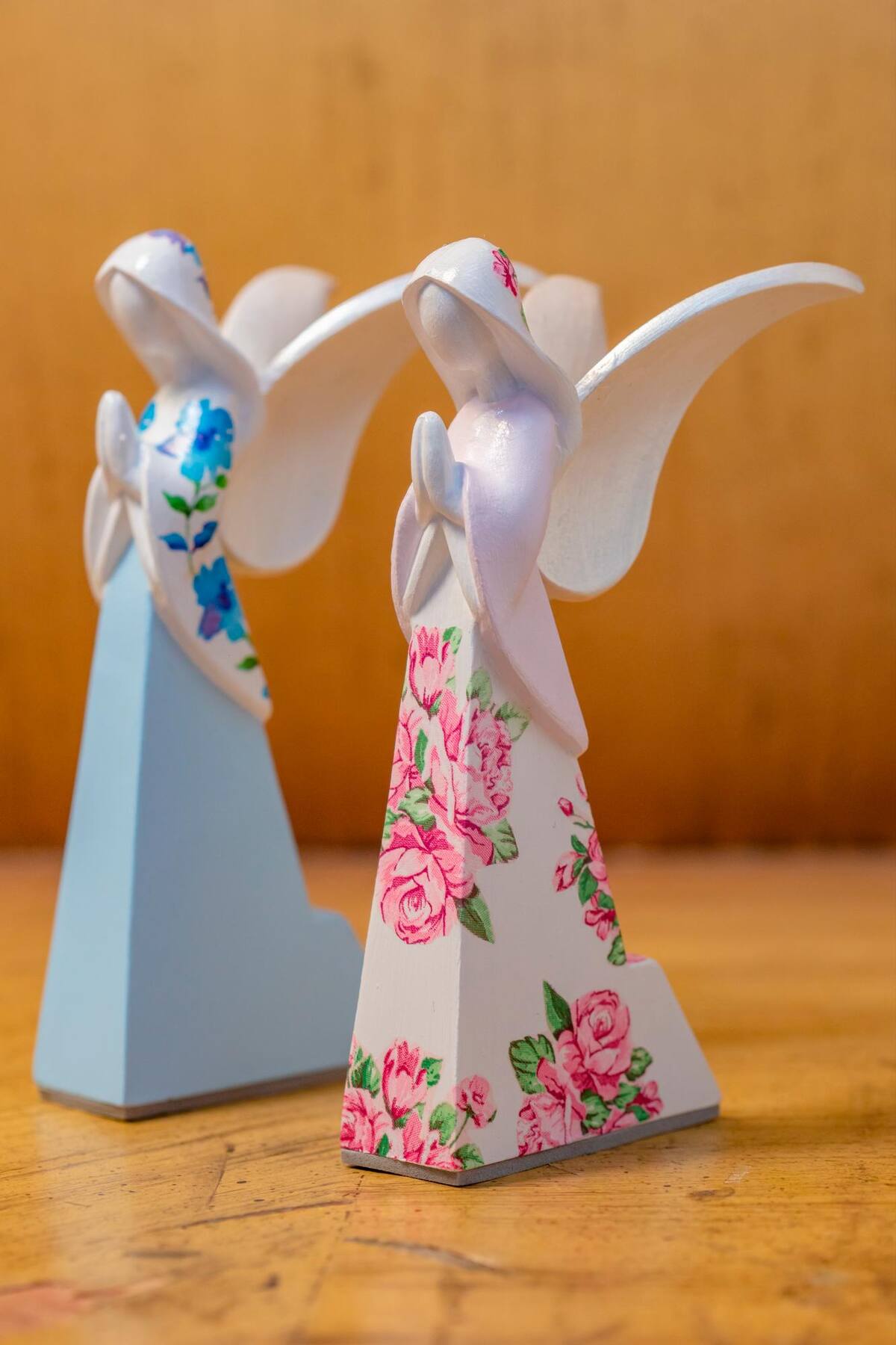 Ángeles en resina, un detalle para recordar.