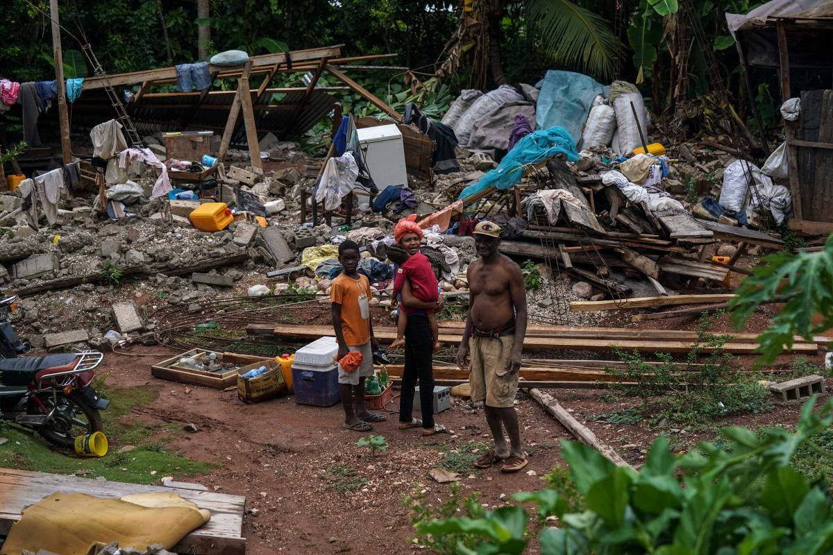 Haití pide a los topos mexicanos dejar las labores de rescate tras el sismo