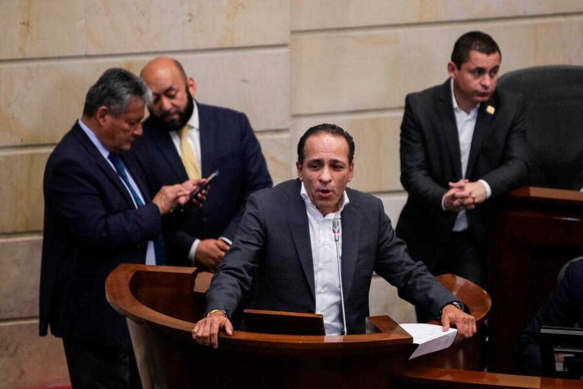 Alexander López, elegido como nuevo presidente del Senado