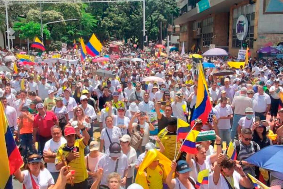 Video: ¡Multitudinaria! Así fue la marcha contra el gobierno de Petro en Medellín