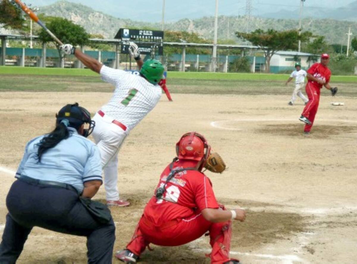 Los mariscales están dando todo de sí en el terreno de juego para obtener el título.