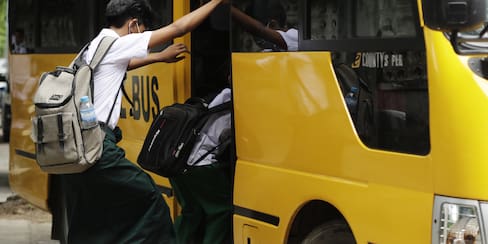 Insólito: descubren a niño de 9 años con arma de fuego en un bus escolar