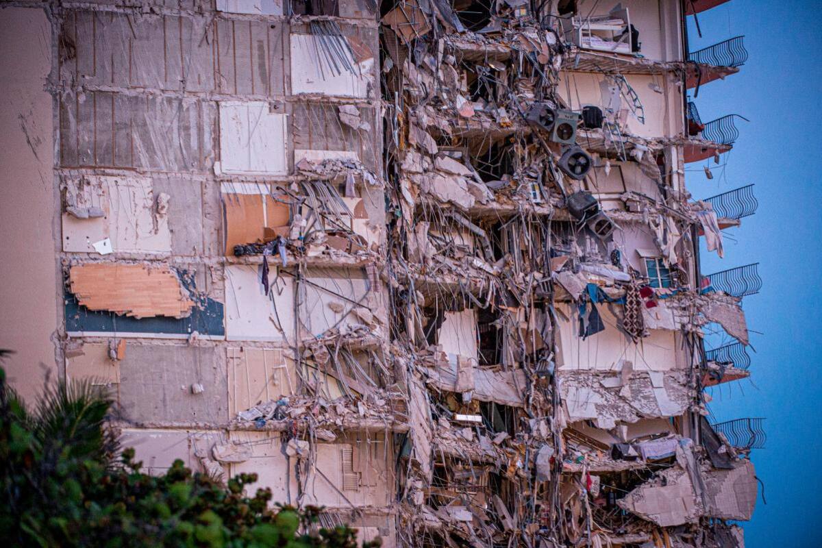 Ascienden a 99 los desaparecidos tras derrumbe de edificio en Miami