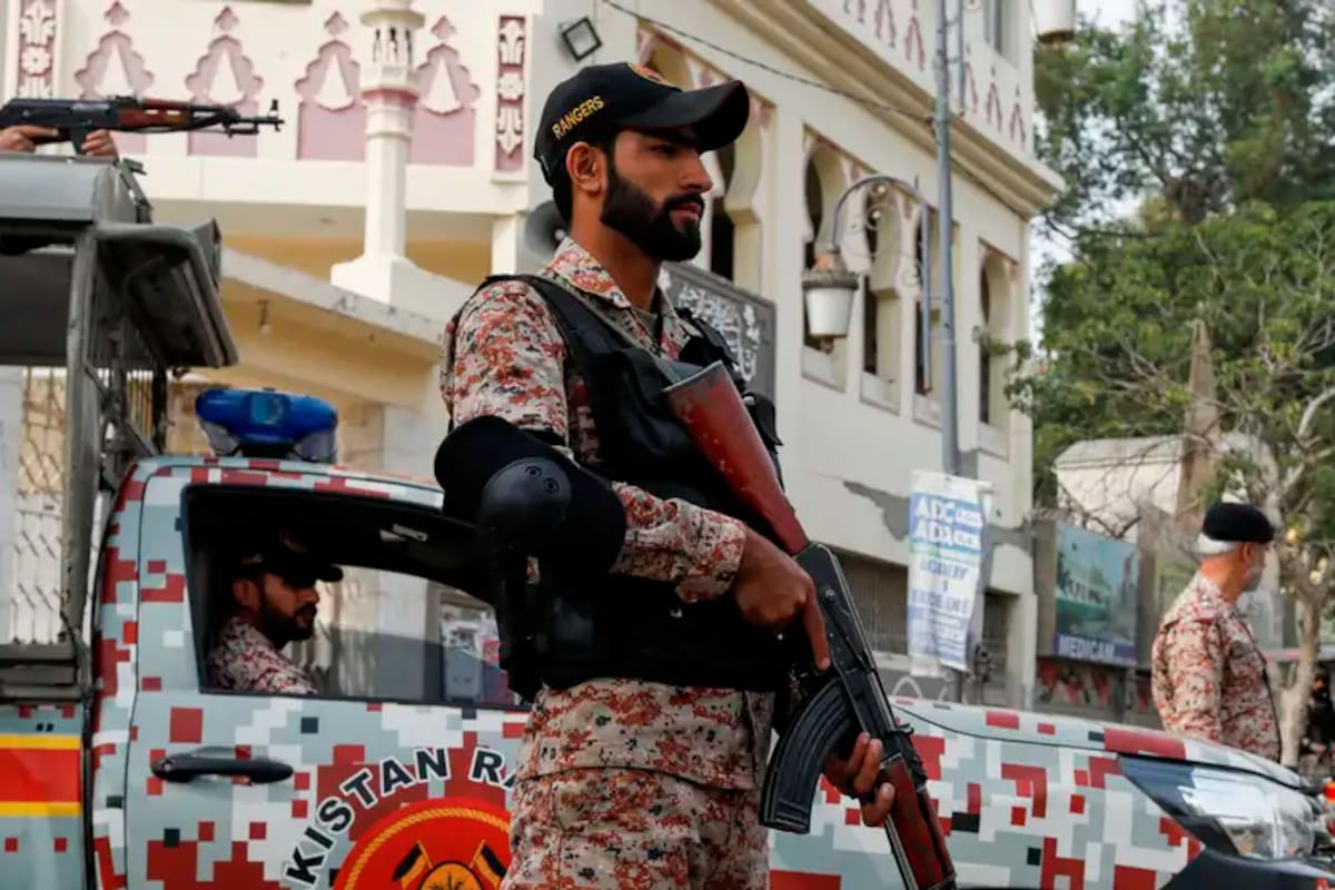 Al menos 7 muertos dejó ataque suicida a base militar en Pakistán