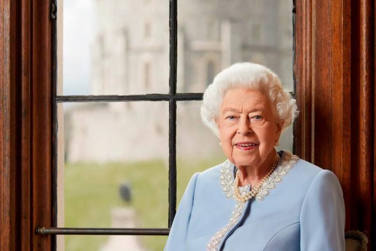 Por “molestias”, Isabel II no acudirá mañana a la carrera por su Jubileo