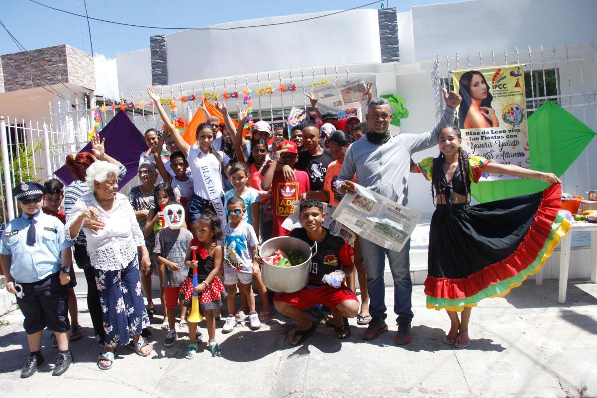 Fotos de ‘Ángeles Somos’: las reinas piden ‘tintililillo’ en sus comunidades