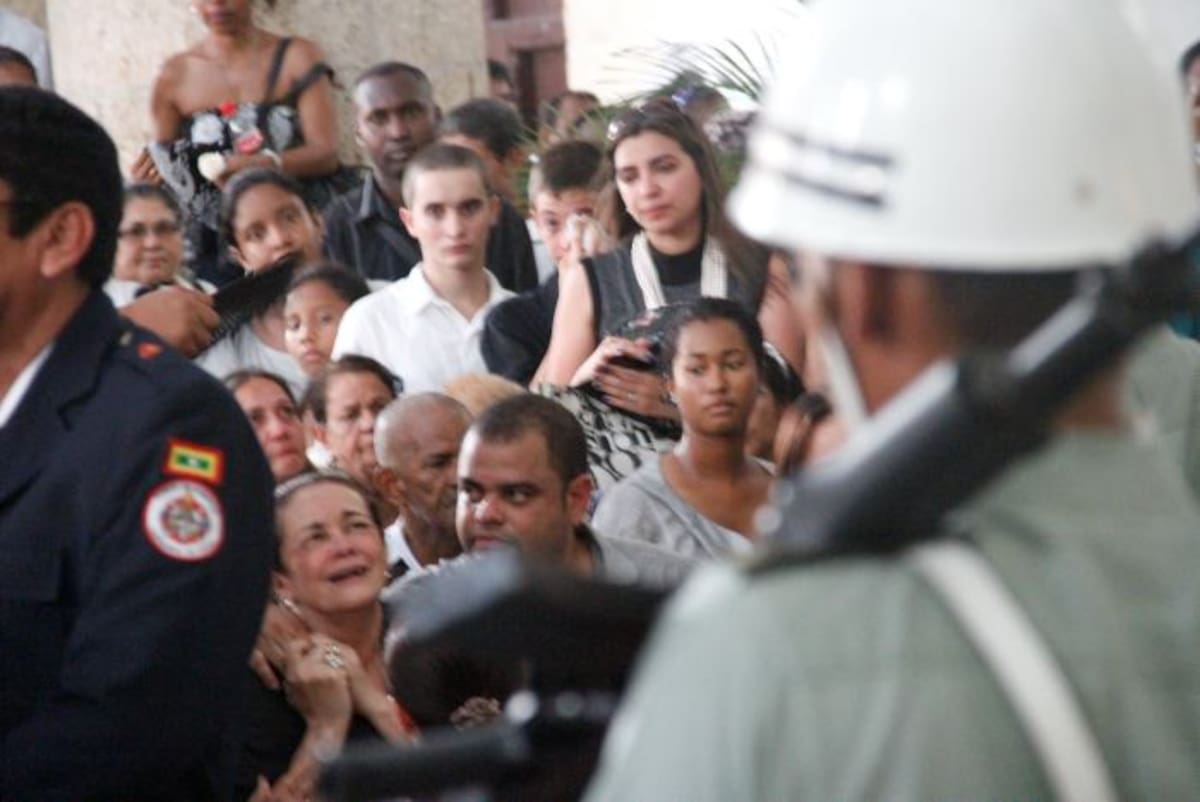 La esposa del fallecido mandatario estaba inconsolable durante la eucaristía. ANTONIO CANCHILA GARCÍA - ELUNIVERSAL.COM.CO