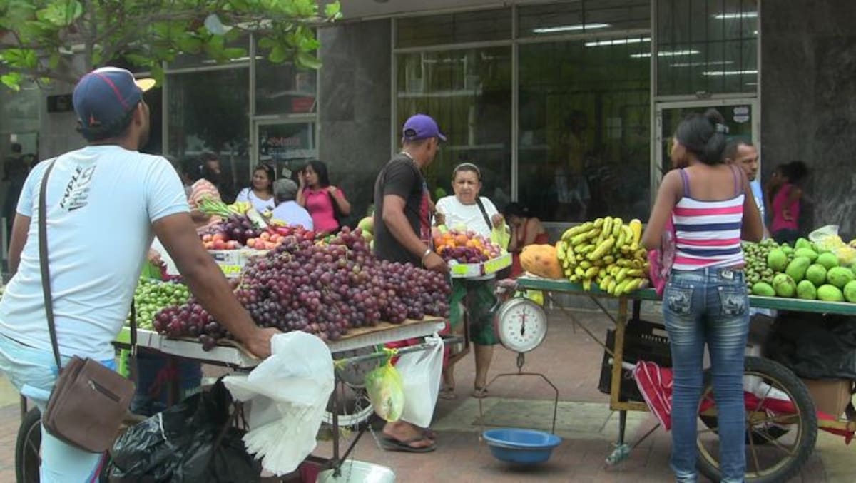 Las calles del Centro Histórico son pequeñas sucursales del mercado de Bazurto. Santiago Preciado -eluniversal.com.co