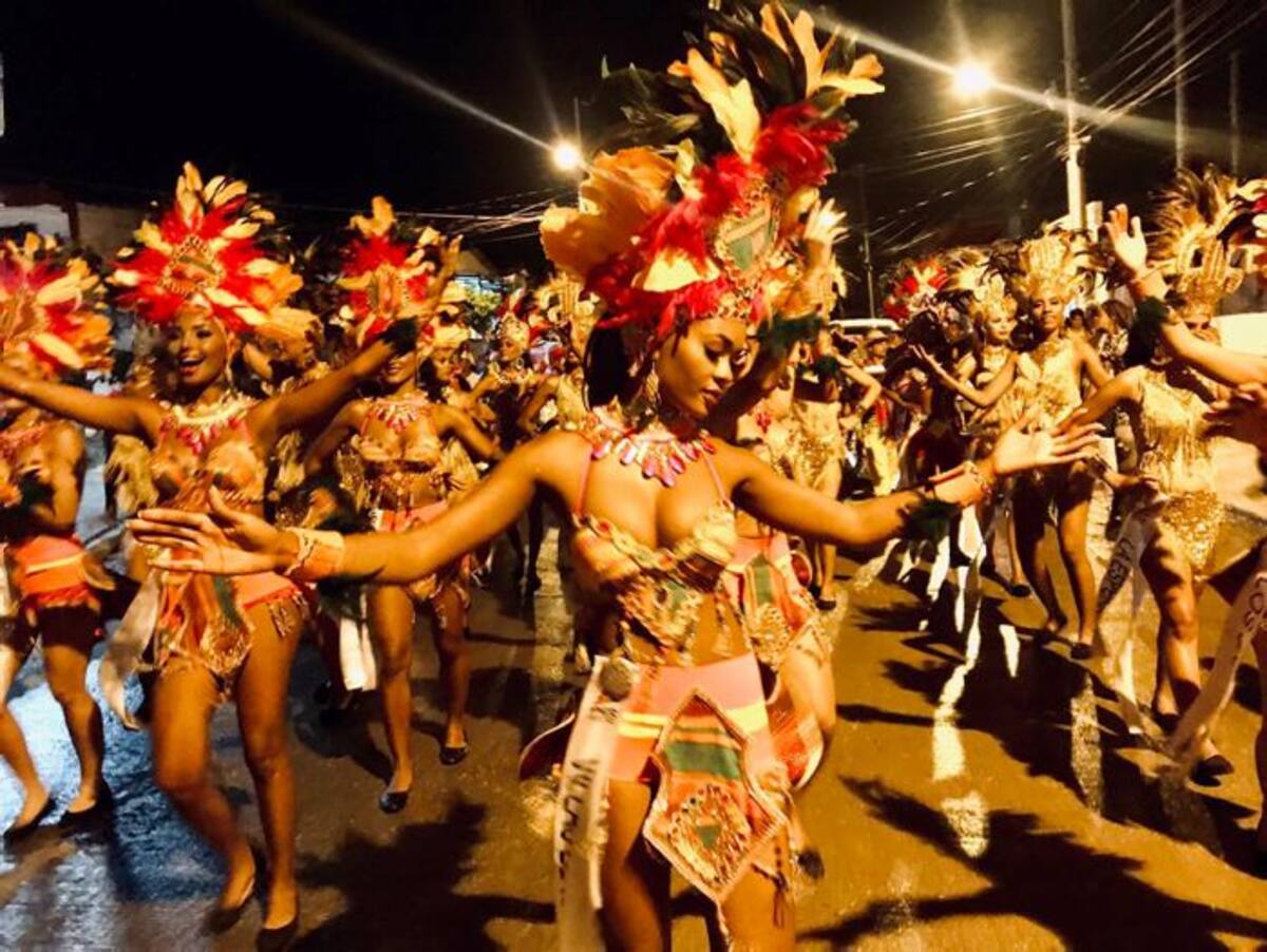 Las 35 candidatas al Reinado de Independencia se lucieron con su danza. Nayib Gaviria-El Universal