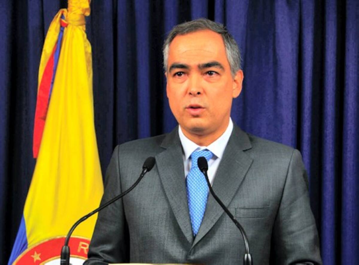 Rodrigo Rivera., renunció ministro de Defensa . COLPRENSA