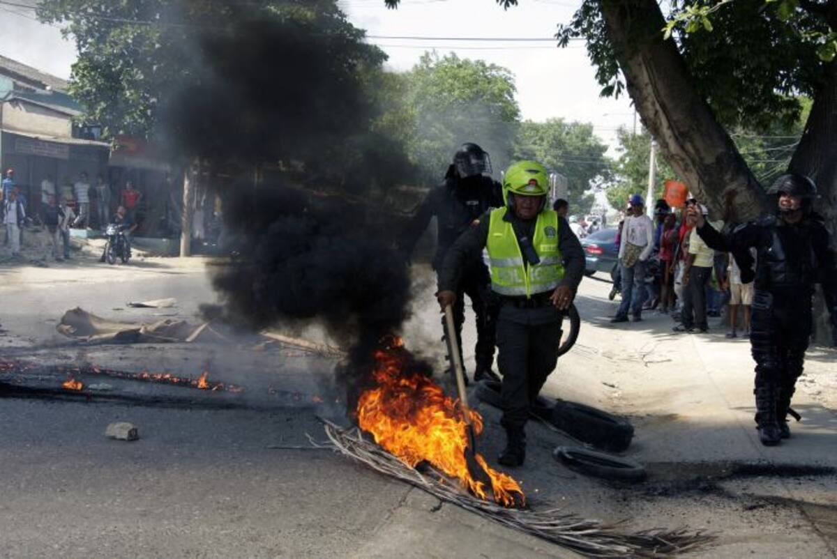 Los desórdenes se iniciaron a las 7:00 de la mañana y obligaron a una parte de los locales comerciales a cerrar sus puertas.