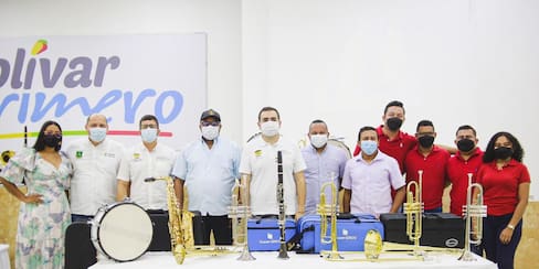Dotación de instrumentos a ganadores del Festival de Bandas