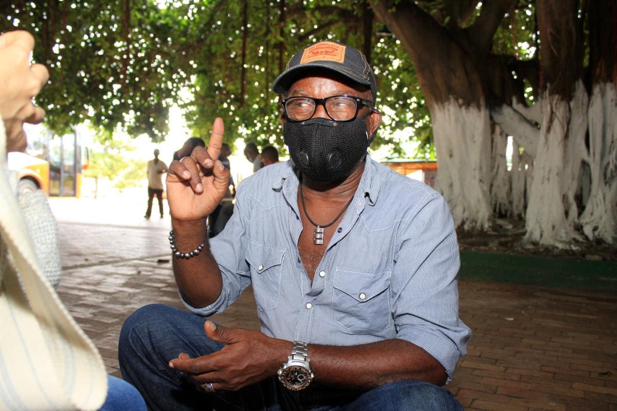 Este cartagenero asegura que regresó a trabajar hace dos semanas, junto a algunos de sus colegas, porque no aguantaba más la crisis económica.