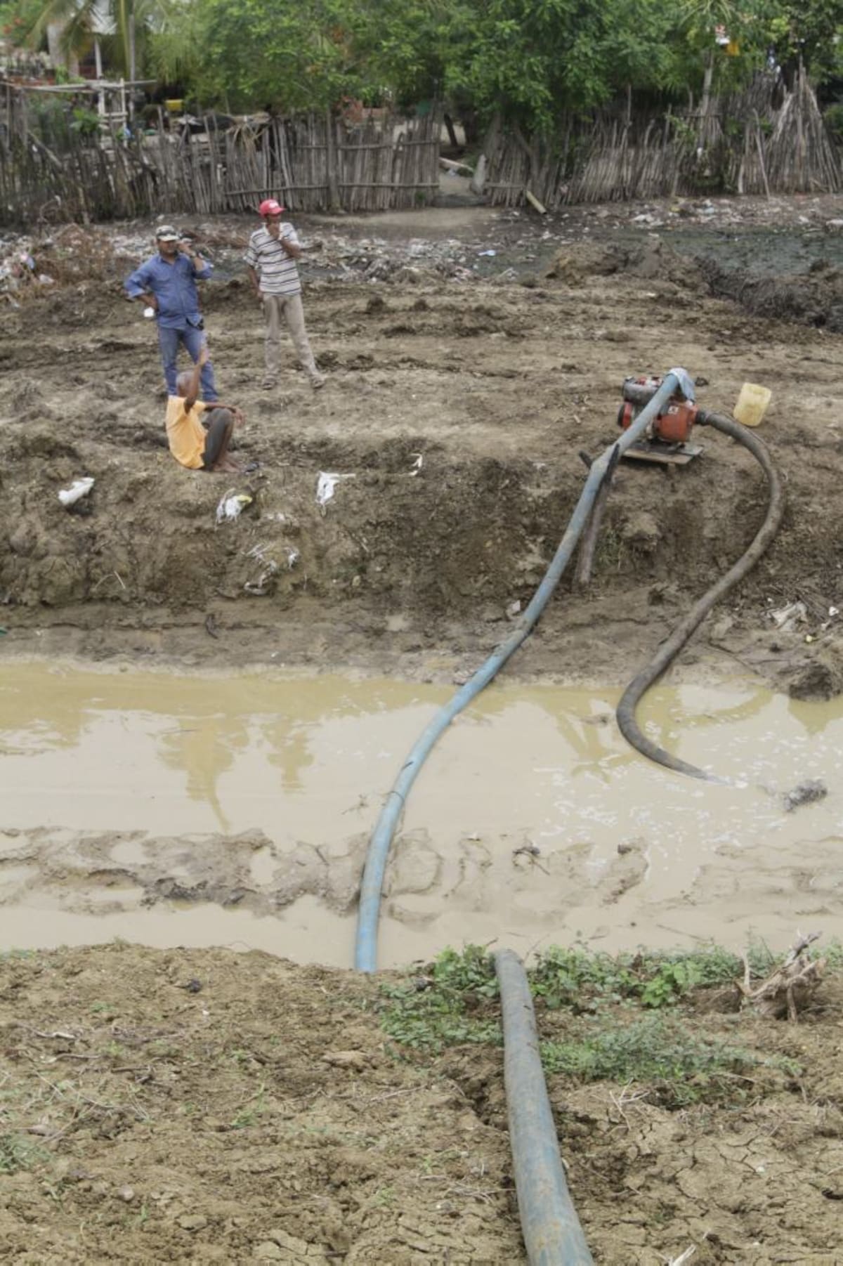 Una motobomba es la que se utiliza para evacuar las aguas y evitar que lleguen a las casas se inunden.