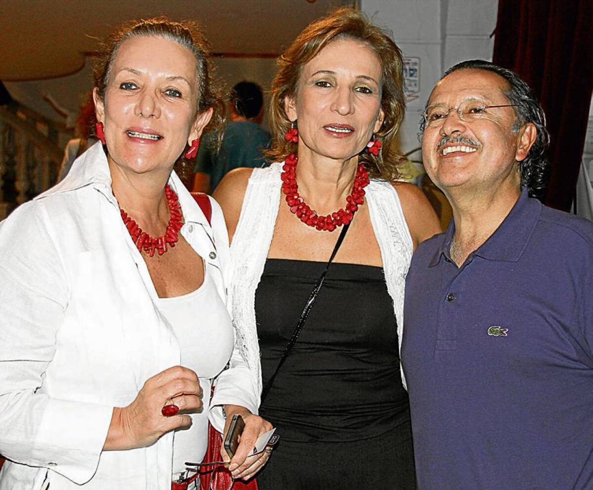 Elizabeth García, María Claudia García y Lucho Alfonso.