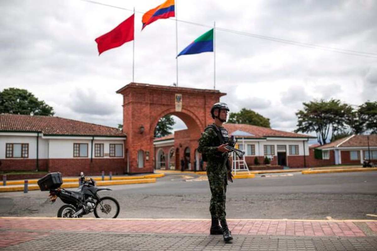 Alerta en escuela militar de Bogotá por brote de infección respiratoria