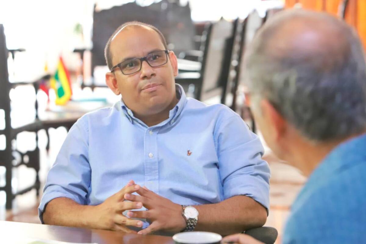 Alcalde William Dau entrevista a aspirantes a alcaldes locales