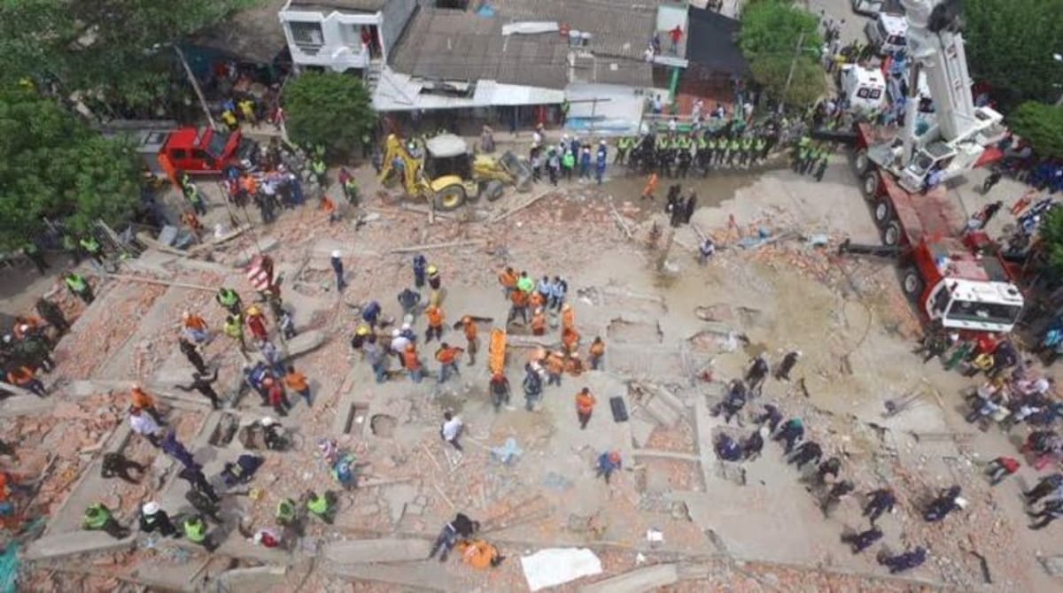 El edificio en construcción tenía seis pisos terminados y un plafón listo para empezar el séptimo. Los dueños de la obra no han hablado ante la tragedia. Gabriel García- Dron El Universal