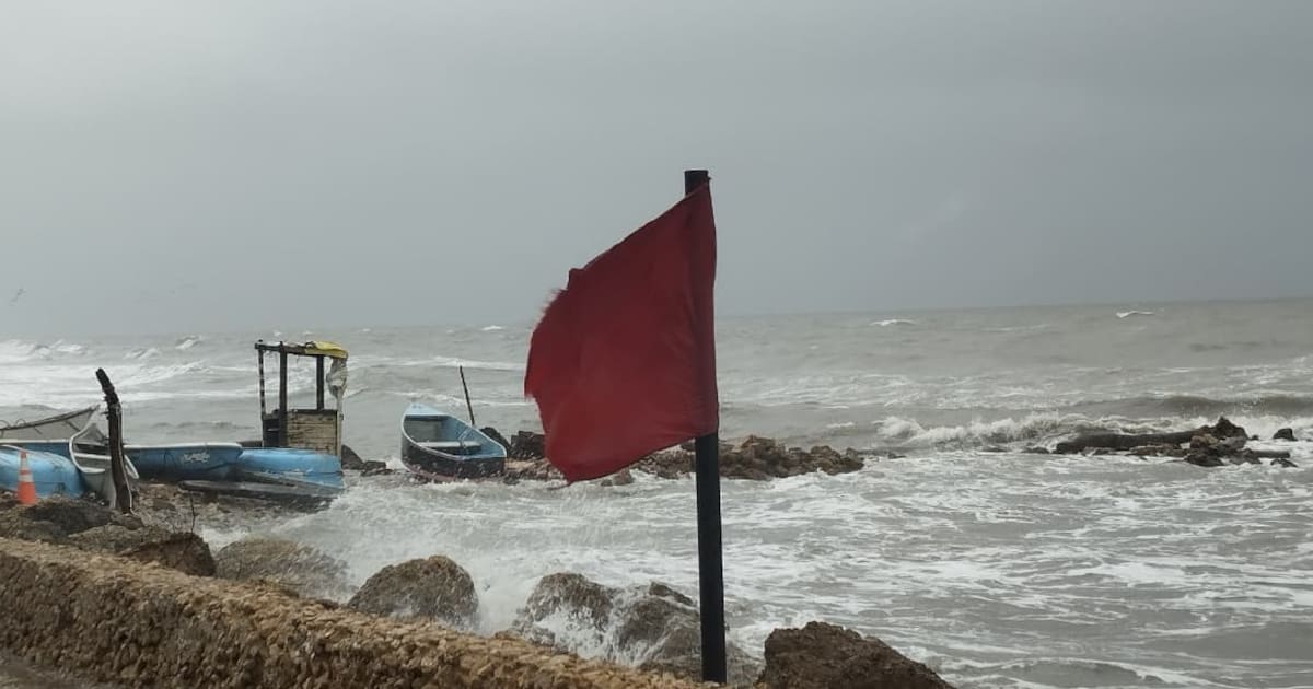 ¡Ojo con el frente frío! Turista no acató restricción y se ahogó en la playa