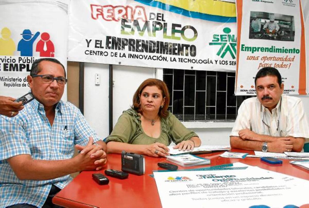Manuel Barrios Escudero, de Servicio Público de Empleo; Carmen Gil Ortega, del Fondo de Emprendimiento y Marco Gómez, director del Sena Sucre. FOTO/ MANUEL SANTIAGO PÉREZ.