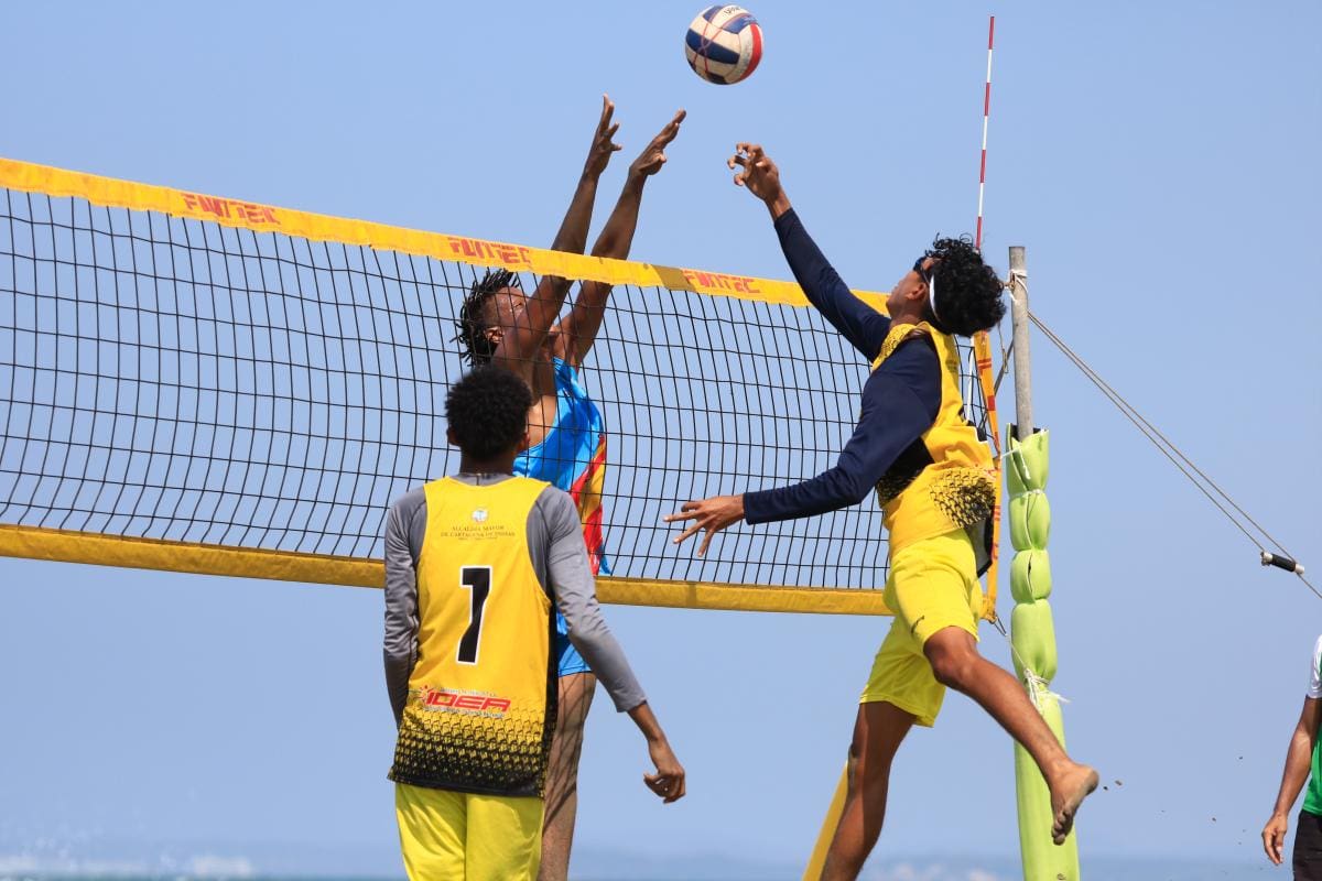 ¡Pilas!: Cartagena, con fútbol y voleibol playa para el disfrute de la gente