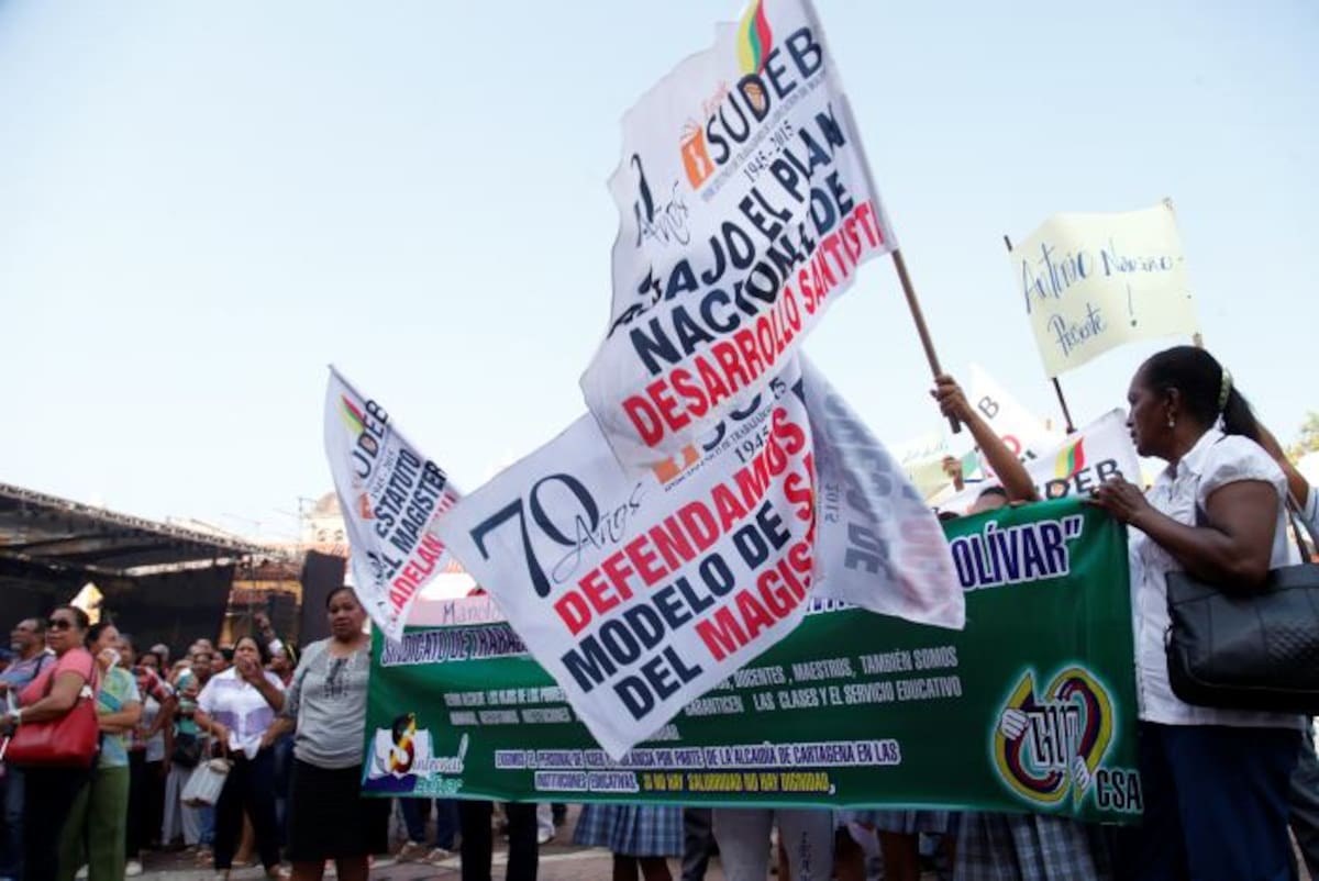 Profesores de instituciones educativas oficiales han protestado para exigir la contratación de personal de vigilancia privada y aseo. Foto: Archivo