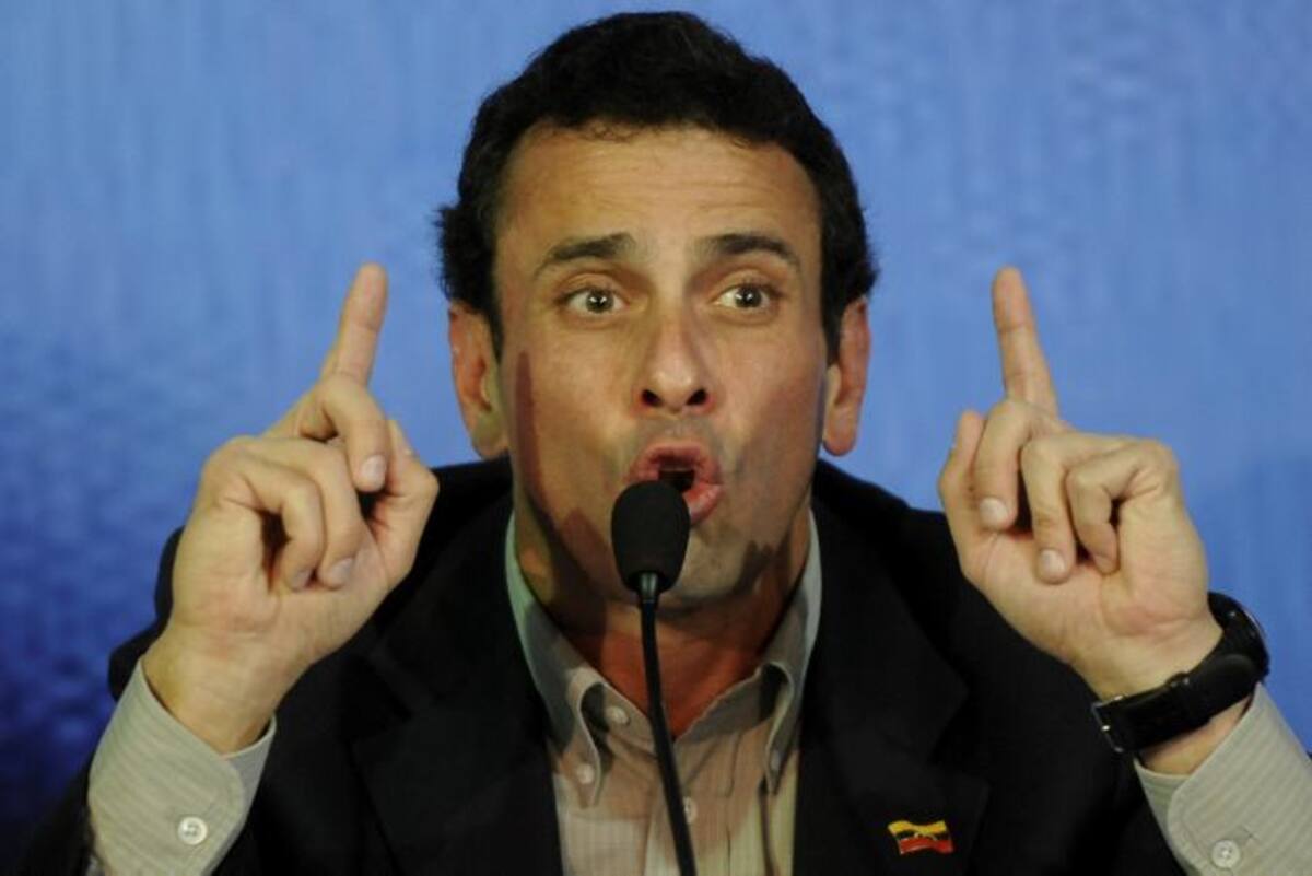 Familiares Hugo Chávez acusaron al candidato presidencial de la oposición, Henrique Capriles, de ofenderlos al poner en duda la fecha de su muerte. AFP LEO RAMIREZ
