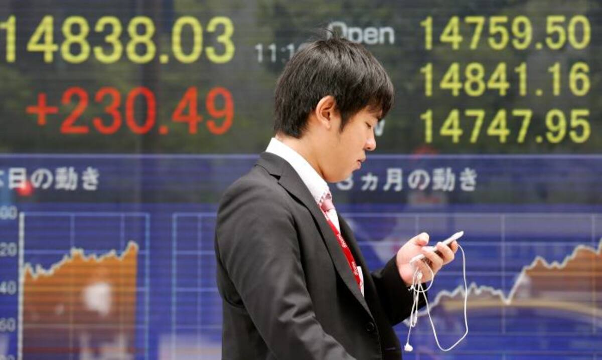 Consideran la mayoría de los analistas que la mejora general que se espera en el estado de salud de los grupos exportadores debería acabar beneficiando al conjunto de la economía nipona. AP Koji Sasahara
