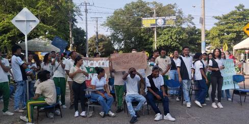Estudiantes del Bertha Gedeón protestan en Cartagena: esta es la razón