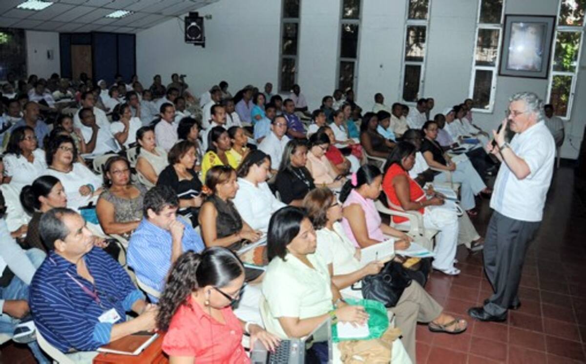 Docentes de todas las instituciones oficiales de Cartagena se reunieron en el CASD para capacitarse en estrategias pedagógicas. cortesia
