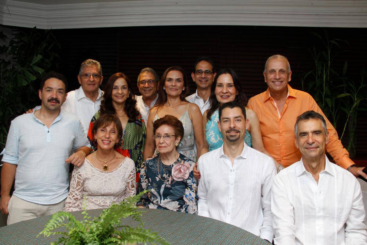 Cumpleaños de Mary Fuentes de Hernández