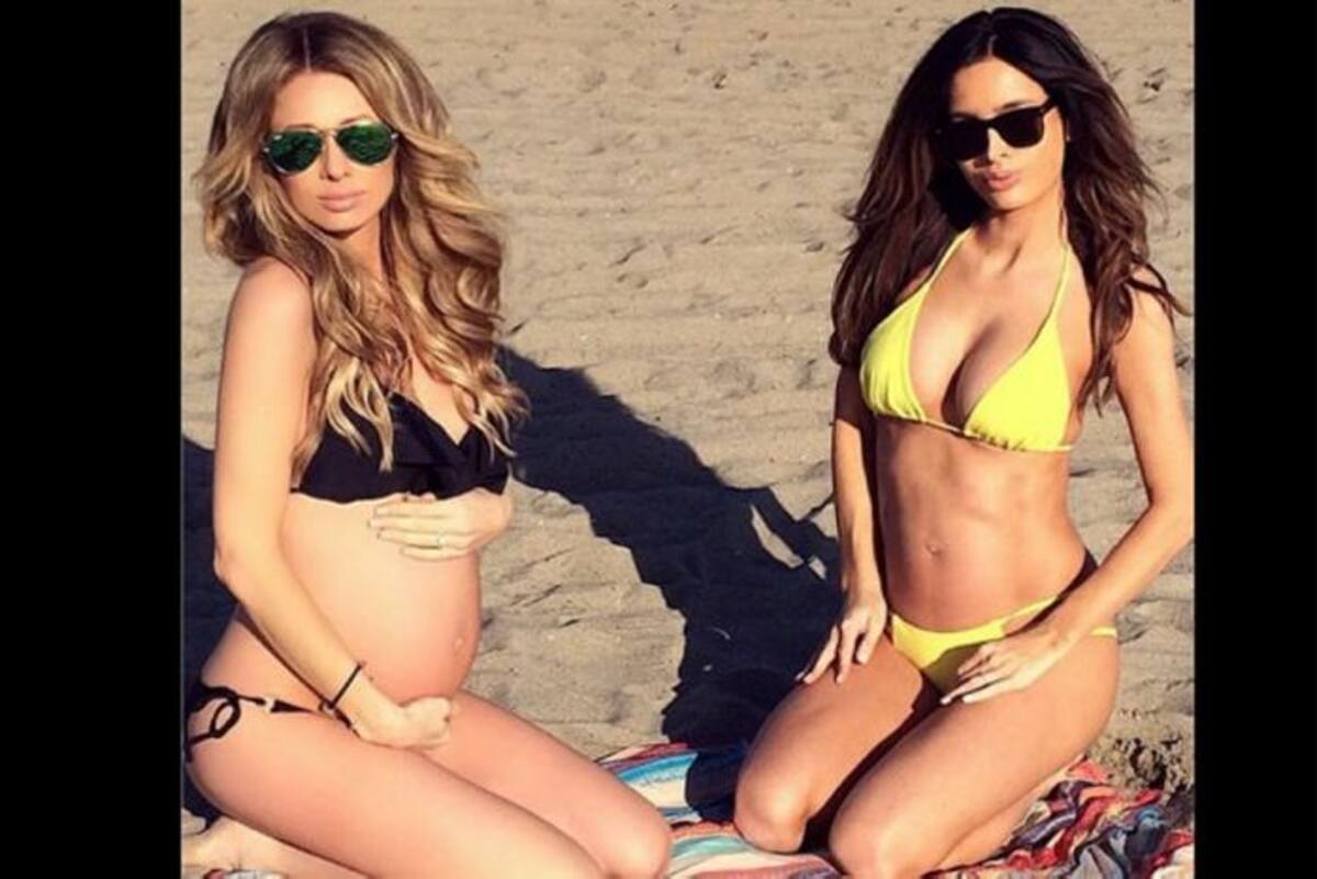 Sarah Stage (de amarillo) y su amiga, con 24 semanas de embarazo. Foto: instagram.com/sarahstage