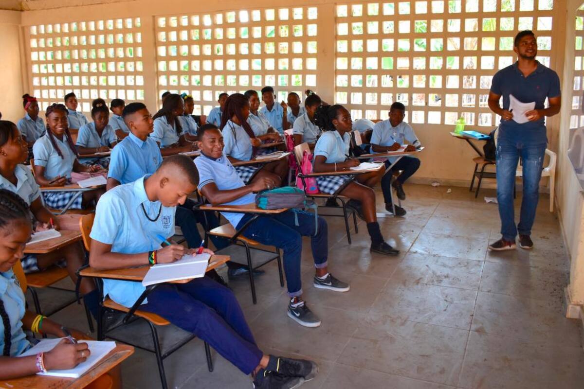 300 becas de maestría para docentes del departamento