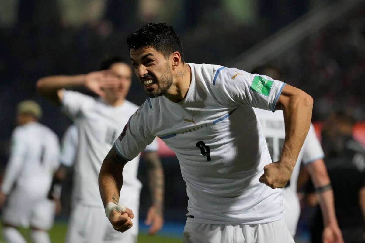 Luis Suárez devuelve a Uruguay a zona de clasificación y hunde a Paraguay