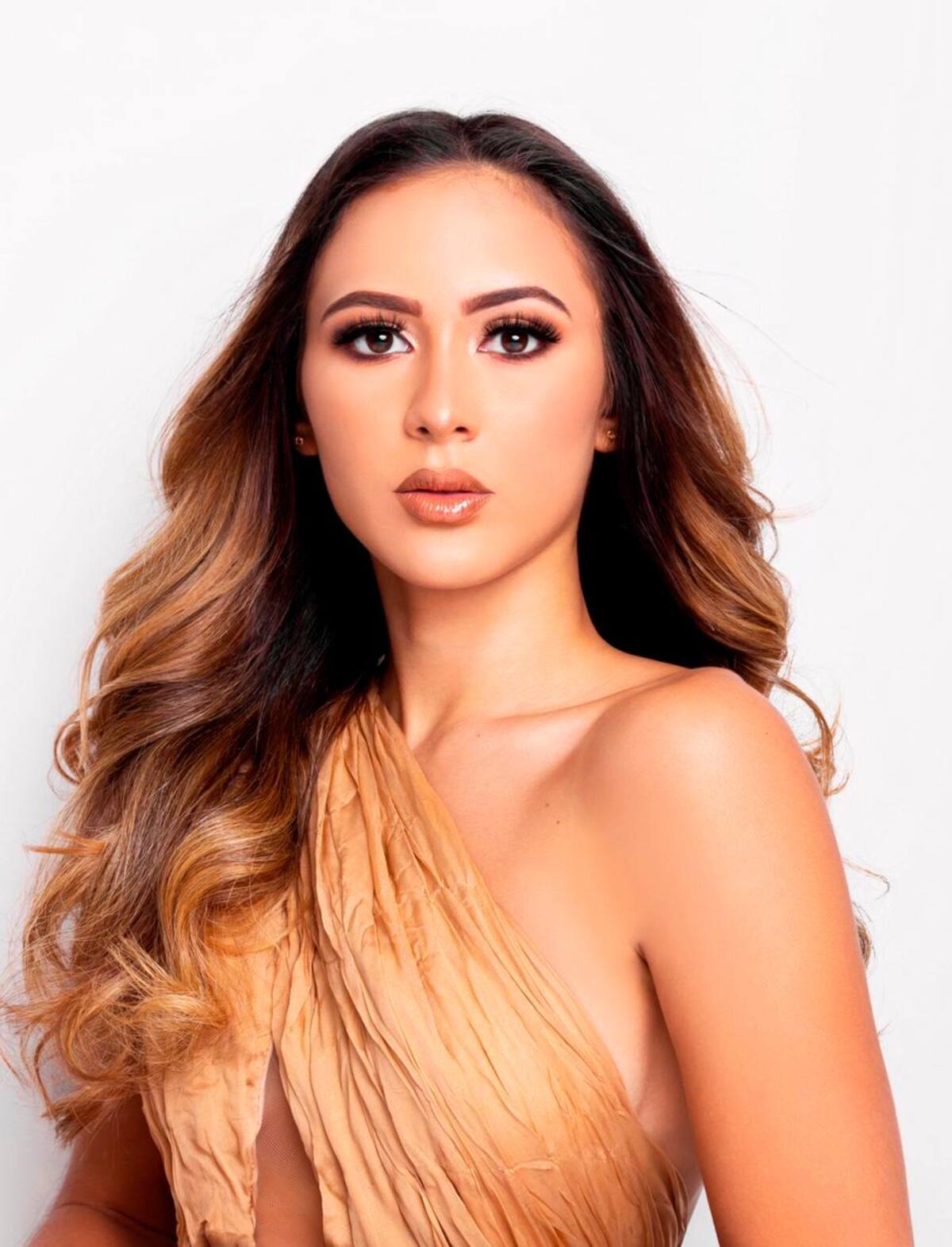 María José representó al barrio Martínez Martelo en el Reinado de la Independencia 2018.//Foto: cortesía.