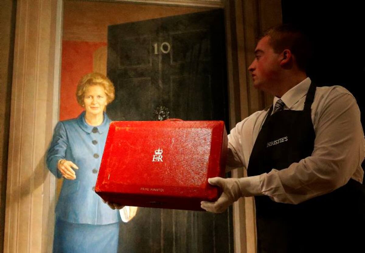 El maletín rojo que protagonizó la subasta. AP Frank Augstein