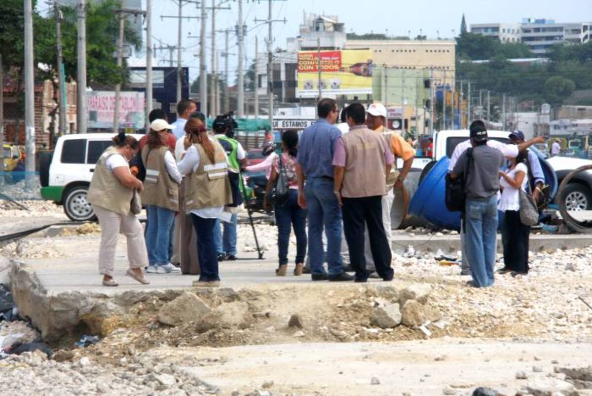La apertura de una nueva licitación para terminar las obras de en el tramo 5A podría retrasar aún más la entrada en operación de este sistema en Cartagena. LUIS EDUARDO APARICIO - EL UNIVERSAL